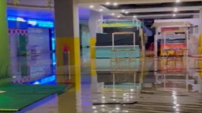 Bukan Karena Sungai Meluap dan Banjir di Balikpapan, Ini Penjelasan Menejemen Mall Soal Basement yang Terendam