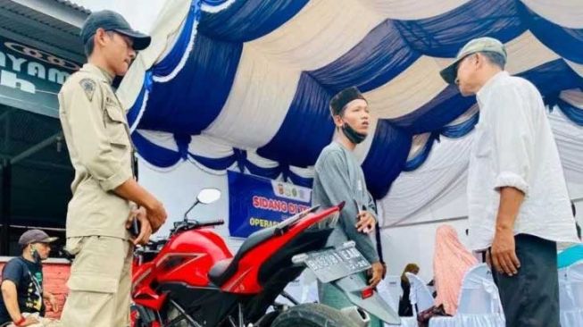 Satpol PP Bongkar Kelompok Peminta-minta Gadungan di Aceh Barat