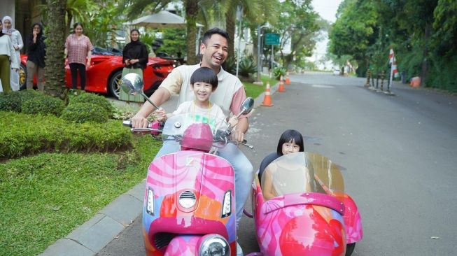 Potret RANS Bareng Kimbab Family (instagram/@raffinagita1717)