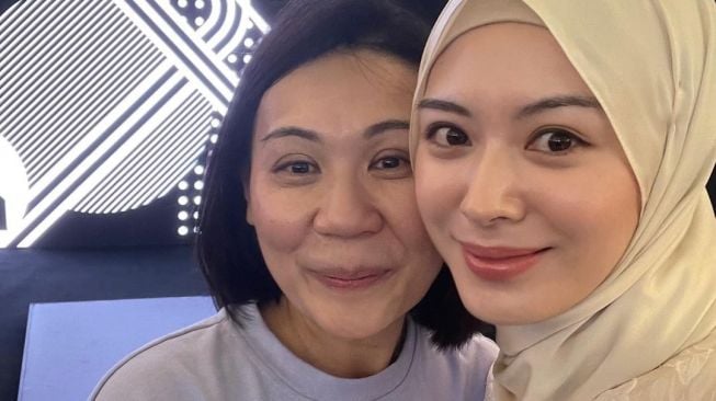 Potret Ayana Moon Kembali Tampil Syari (instagram/@xolovelyayana)