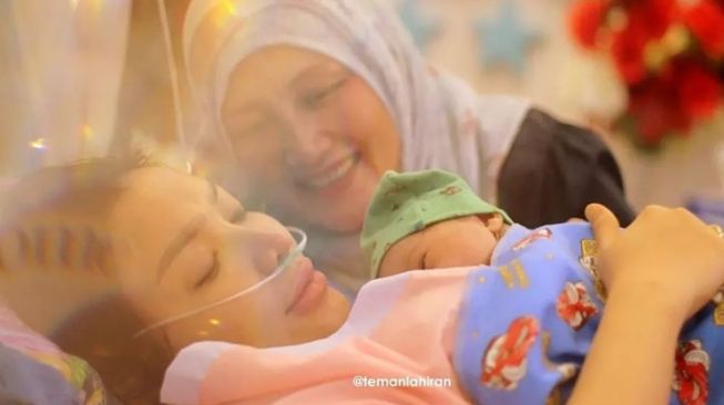 Potret Roro Fitria Melahirkan Anak Pertama (instagram/@roro.fitria1989)