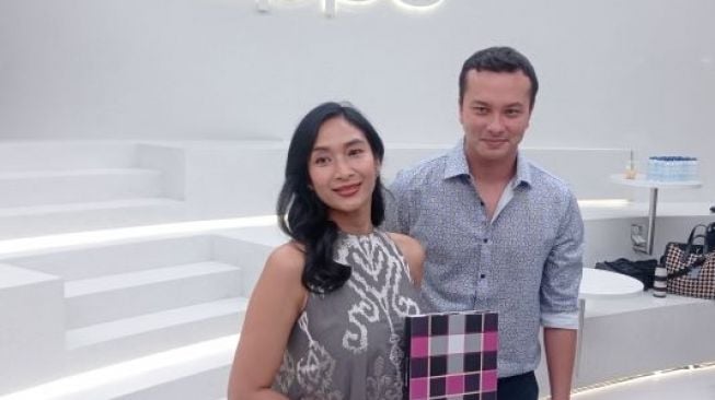 Nicholas Saputra dan Happy Salma jelang pementasan Sudamala: Dari Epilog Calonarang ke Jakarta. (Dok. Fajar/Suara.com)