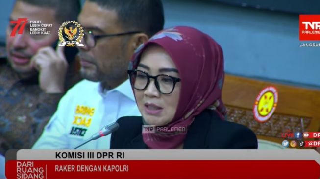 Ibu-Ibu DPR Puji 'Style' Kapolri yang Tenang dalam Tangani Kasus Ferdy Sambo, Publik Malah Kesal