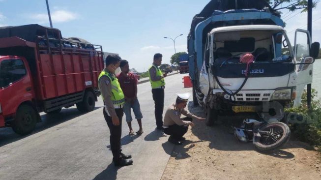 Terjadi Lagi, Ibu dan Balitanya Tewas Tertabrak Truk Diesel di Pantura Gresik