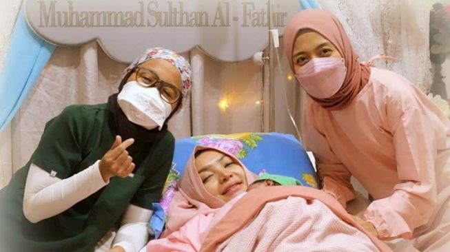 Potret Roro Fitria Melahirkan Anak Pertama (instagram/@roro.fitria1989)