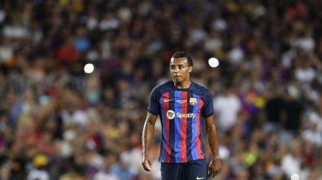 Jules Kounde Plong Akhirnya Debut Bareng Barcelona di Laga Resmi