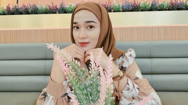 Ririe Fairus Posting Momen Bareng Ayus Sabyan, Publik Doakan Rujuk