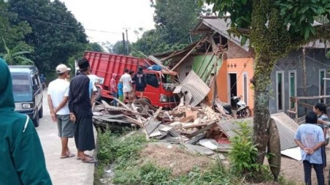 Penampakan Rumah Hancur di Jasinga Bogor Usai Diseruduk Truk