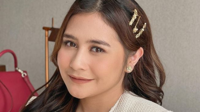 Ternyata Prilly Latuconsina Bisa Bikin Kue! Intip Resep Chocolatos Roll Nikmat Buatan Tangannya