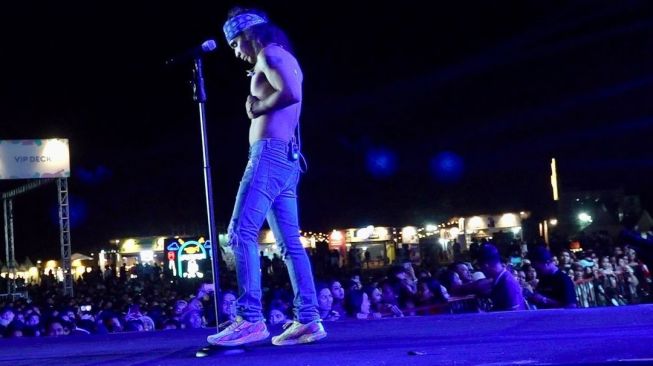 Kaka Slank Tampil Seksi, tapi Tetap Rocker di Konser Indra Lesmana