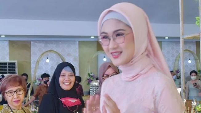 Potret Sherin anak gadis Ine Sinthya (Instagram/@inesinthya)