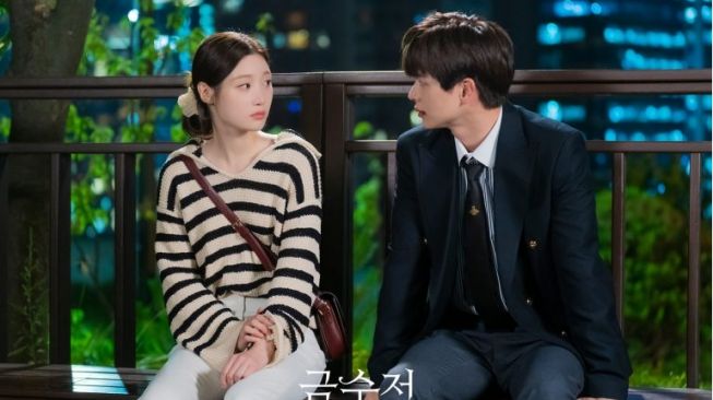 Yook Sungjae dan Jung Chaeyeon Pamer Chemistry di Drama Korea Golden Spoon