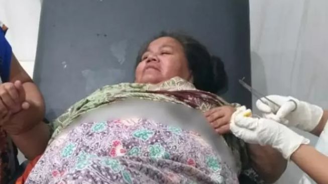 Istri Kepala Desa Terbangun Dari Tidur Karena Nyeri, Perut Berdarah Ditikam Pria Bertopeng