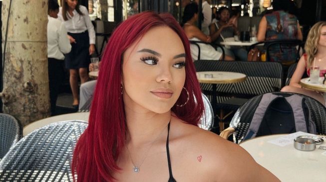 Foto Shafa Harris dengan rambut merah (Instagram/@shafaharris)