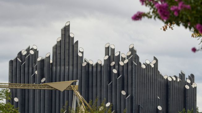 Gambar menunjukkan bagian dari La Vienne Dynamique di taman hiburan Futuroscope di Chasseneuil-du-Poitou, Prancis, Jumat (19/8/2022). [GUILLAUME SOUVANT / AFP]