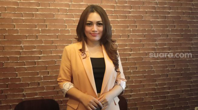 Dibully Usai Nyanyi di Atas Meja, Bella Angelica Minta Maaf: Aku Disuruh