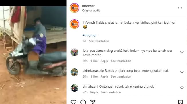 Jangan Ditiru! Viral Bocil Bersarung Naik Motor sambil 'Ngudud', Endingnya Bikin Ngakak