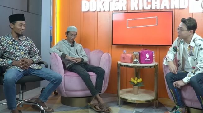 Rahasia Gus Samsudin yang dibongkar mantan kameramen (YouTube/Richard Lee)