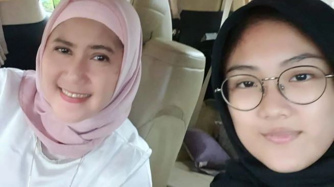 Potret Sherin anak gadis Ine Sinthya (Instagram/@inesinthya)