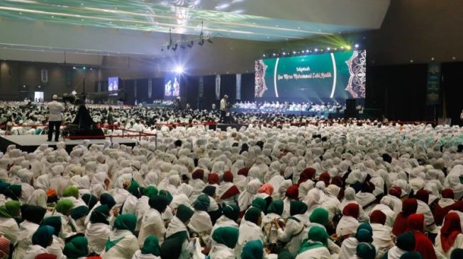 Belasan Ribu Santri Doakan Ganjar Pranowo Jadi Presiden 2024