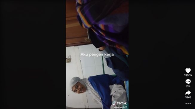 Ibu desak anaknya kuliah, alasannya bikin haru. [TikTok]