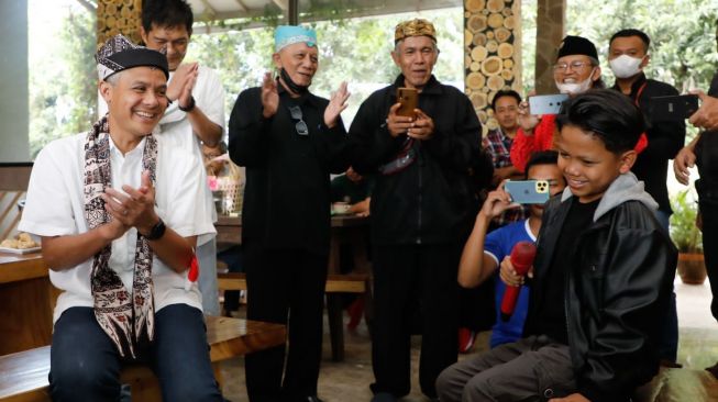 Farel Nyanyikan Lagu Tugiman saat Gubernur Ganjar Lantik Pengurus Kagama Banyuwangi