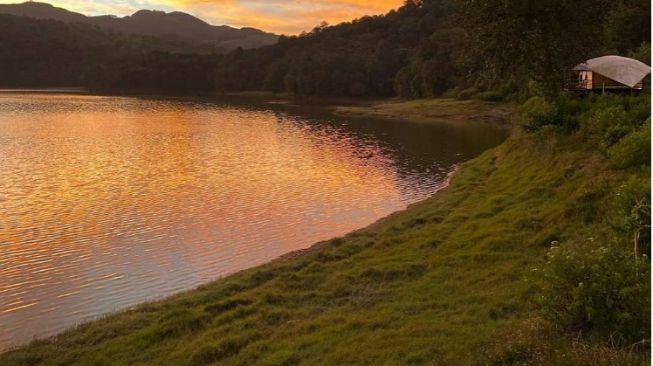 Berkemah ala Lima Sekawan di Glamping Lakeside Rancabali