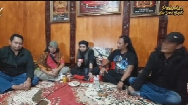 Viral Gus Samsudin Ungkap Permintaan Maaf dan Keinginan Damai, Netizen Protes: Baju Orens Dulu Baru Berakhir