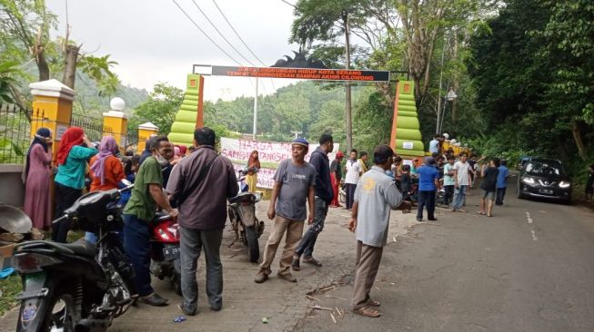 Pembuangan Sampah Tangsel ke TPSA Cilowong Tak Disertai Kajian Dampak Lingkungan, Warga Tutup Paksa Kiriman Sampah