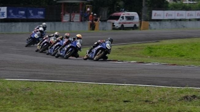 One Make Race Yamaha, Idemitsu bLU cRU Yamaha Sunday Race Seri Kedua di Sentul International Circuit [PT YIMM].