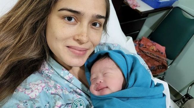 Potret Yasmine Wildblood Melahirkan Anak Ketiga (instagram/@yaswildblood)