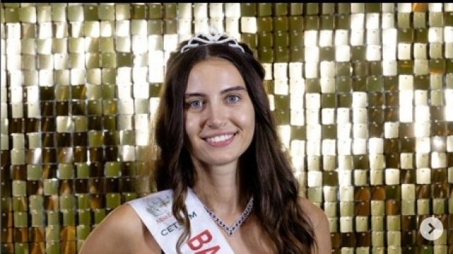 Cantik Alami, Finalis Miss England Ini Tampil di Ajang Kecantikan Tanpa Makeup