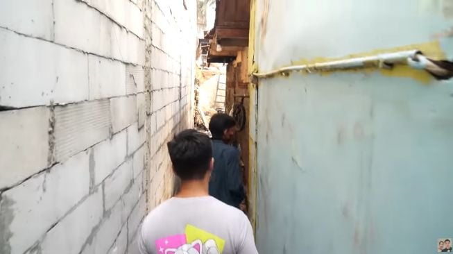 Momen Baim Wong di lokasi kebakaran (YouTube/Baim Paula)