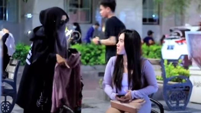 Demi Konten, Korban Zavilda TV Ternyata Dipaksa Lepas Hijab dan Pura-Pura Merokok