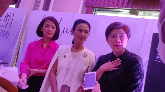 Dari kiri ke kanan: Renny Listyawati, Diana Rigg Roberta, dan Elizabeth Wiradinata dari Duta Elok Persada saat peluncuran Nu Lux di kawasan Slipi, Jakarta Barat, baru-baru ini. [Dokumentasi Duta Elok Persada]