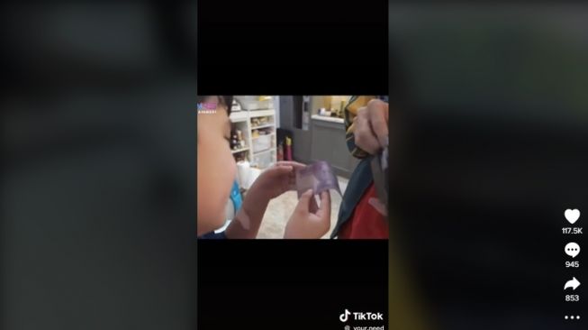 Rafathar ditanya nominal uang kertas. [TikTok]