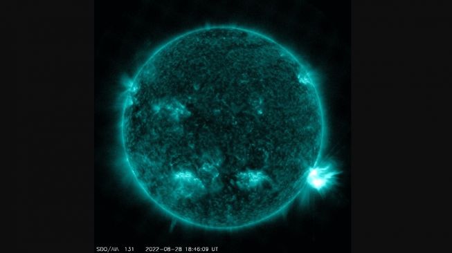 Semburan Matahari munculkan aurora. [Sapceweather]