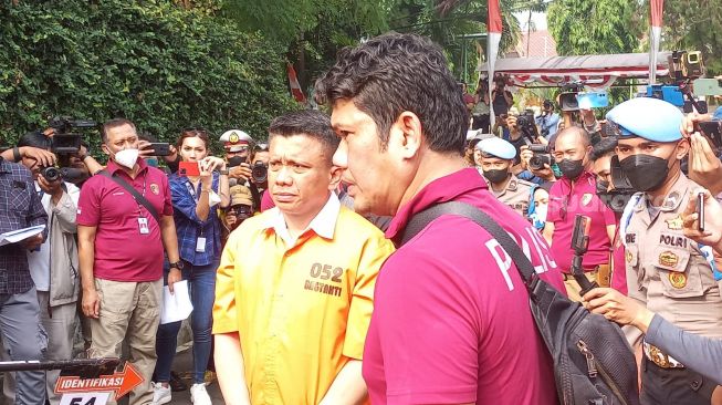 Detik-detik Pistol Glock 26 yang Dibawa Ferdy Sambo Jatuh di Sekitar Area Rumah Dinas