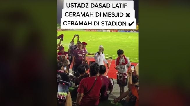 Ustaz Das'ad Latif Hadir Saat PSM Makassar Libas Persib Bandung, Warganet: Menang Jalur Langit