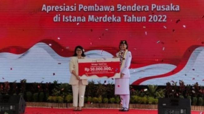 Pembawa Bendera di Istana Merdeka Dapat Tabungan Pendidikan Rp50 Juta