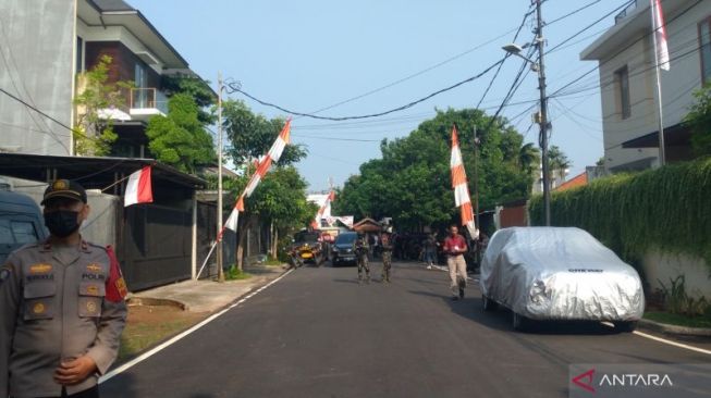 Suasana rumah pribadi Ferdy Sambo jelang rekonstruksi, Selasa (30/8/2022). [ANTARA]