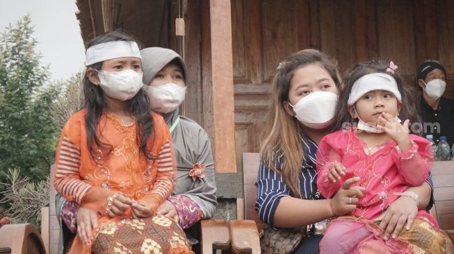 Disebut Titisan Dewa, Begini Kisah dan Asal-usul Rambut Gimbal dan Prosesi Ruwatan Dieng Culture Festival