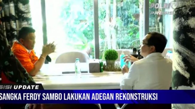 Hadiri Rekonstruksi Pembunuhan Brigadir J, Senyum Kecut Ferdy Sambo Tuai Hujatan