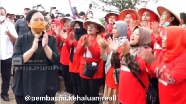 Heboh Video Kedatangan Puan Maharani Disambut Nyanyian Yel-yel dari Emak-emak, Warganet: Penonton Bayaran?