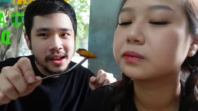 Momen Jess No Limit Ajak Sisca Kohl Makan di Warteg (YouTube/Jess No Limit)