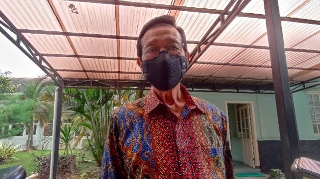 Gubernur DIY, Sri Sultan HB X menyampaikan tentang kisruh suporter sepakbola di Kompleks Kepatihan Yogyakarta, Selasa (30/08/2022). [Kontributor / Putu Ayu Palupi]