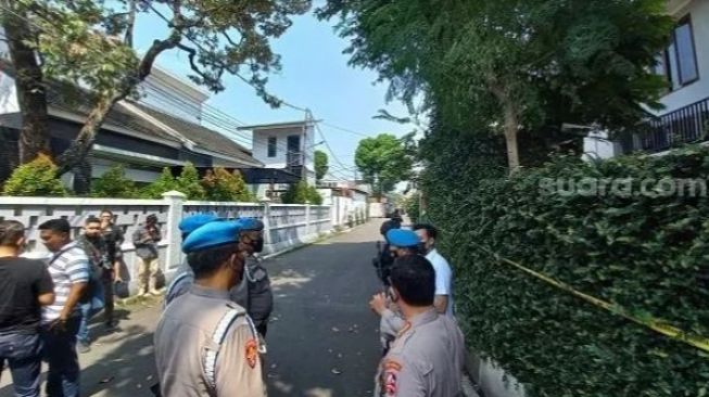 Rekonstruksi Pembunuhan Brigadir J Pada Selasa (30/8/2022). (Suara.com/Yaumal)