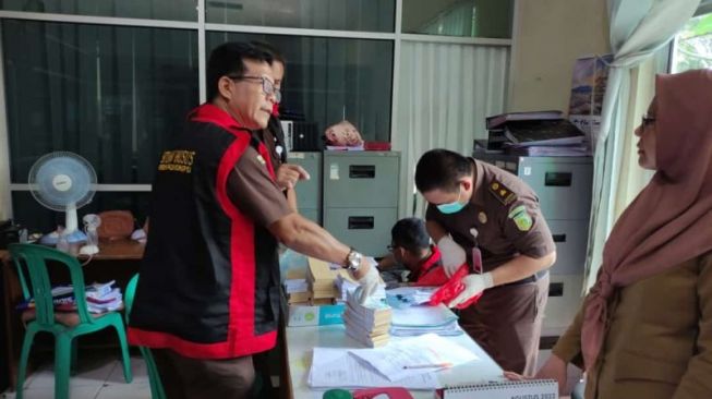 Sidik Korupsi Retribusi Sampah, Kejati Lampung Geledah Kantor DLH Bandar Lampung