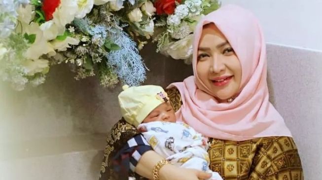 Potret Baby Sulthan Anak Roro Fitria (Instagram/@roro.fitria1989)