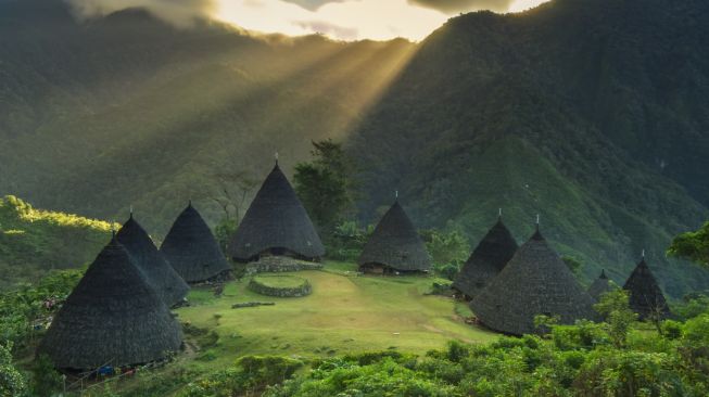 6 Spot Wisata Alam yang Akan Bikin Kamu Semakin Jatuh Cinta dengan Indonesia